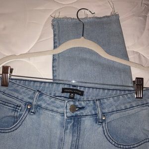 Kendall & Kylie Blue Jeans. Size 28.